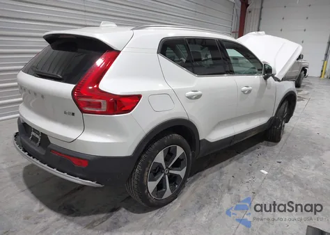 2025 Volvo Xc40 B5 Core Bright Theme z USA, uszkodzony, nr VIN YV4L12UJ8S2557106